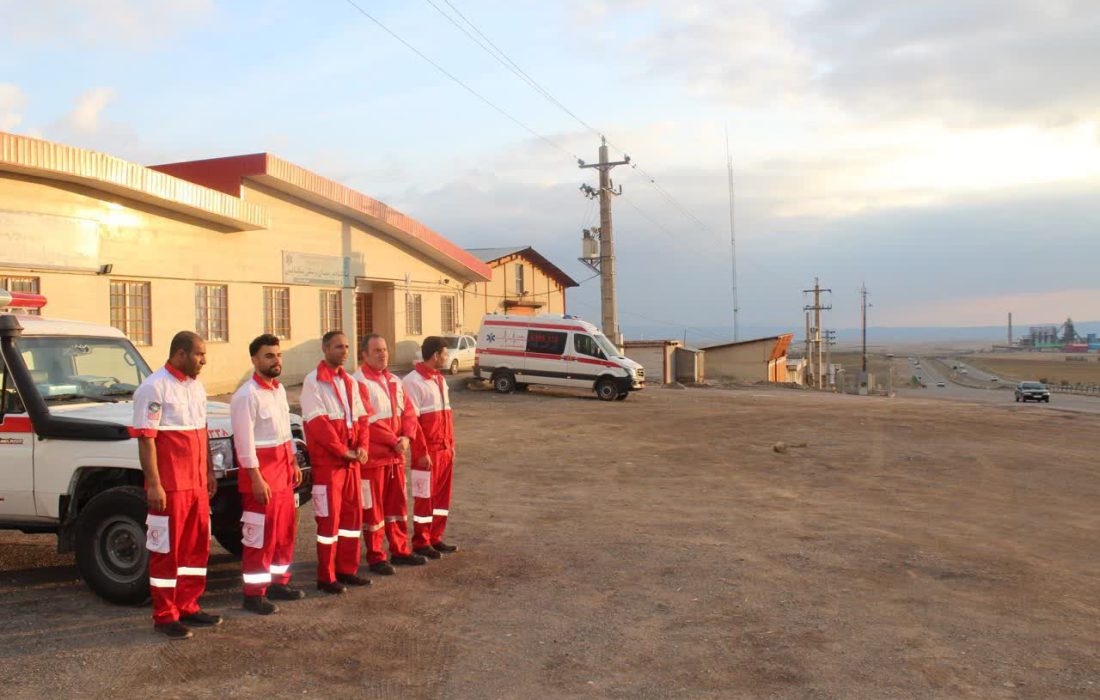 تیم های عملیاتی هلال احمر در آماده باش برای امدادرسانی حوادث احتمالی در جاده‌های زنجان هستند