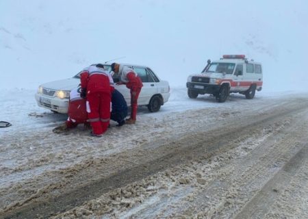 امدادرسانی هلال احمر زنجان به ۱۱۲ گرفتار در برف و کولاک