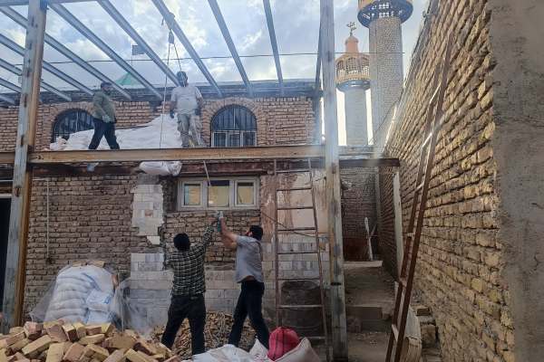 همت جهادی برای توسعه شبستان مسجد روستای رجعین